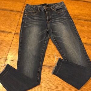 1822 Frayed Straight Leg Stretch Size 6 Jeans 5 pocket Casual Date Night Game